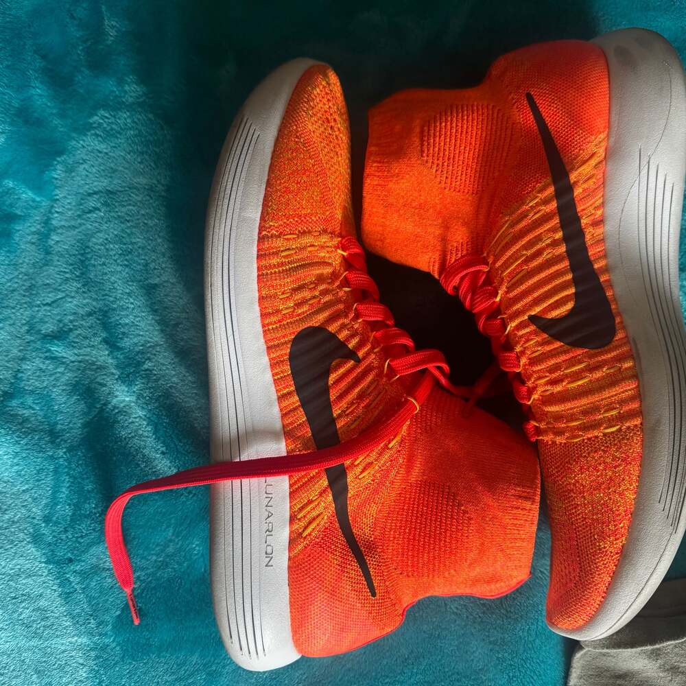 Nike LunarEpic Flyknit High Top Bright Crimson Running Shoes